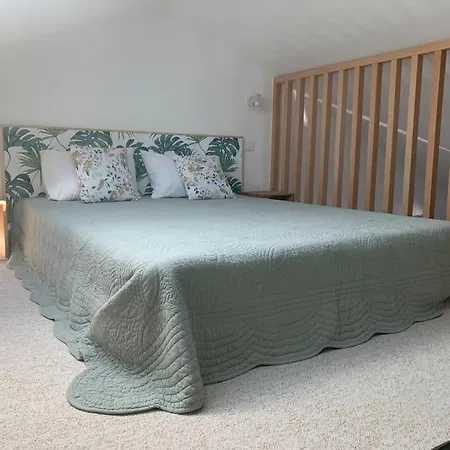 Casa vacanze Neuf Avec Mezzanine Dans Un Coin Paisible Avec Piscine Partagée