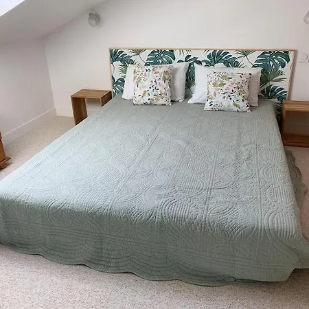 Neuf Avec Mezzanine Dans Un Coin Paisible Avec Piscine Partagee