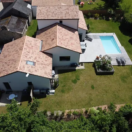 Neuf Avec Mezzanine Dans Un Coin Paisible Avec Piscine Partagee