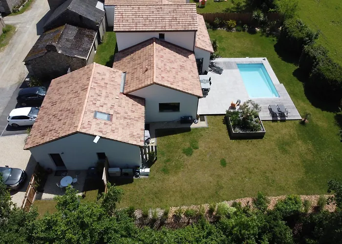 Neuf Avec Mezzanine Dans Un Coin Paisible Avec Piscine Partagee